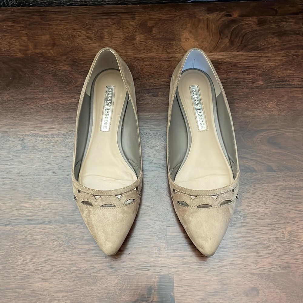 Audrey Brooke | Taupe Flat | Size 8.5